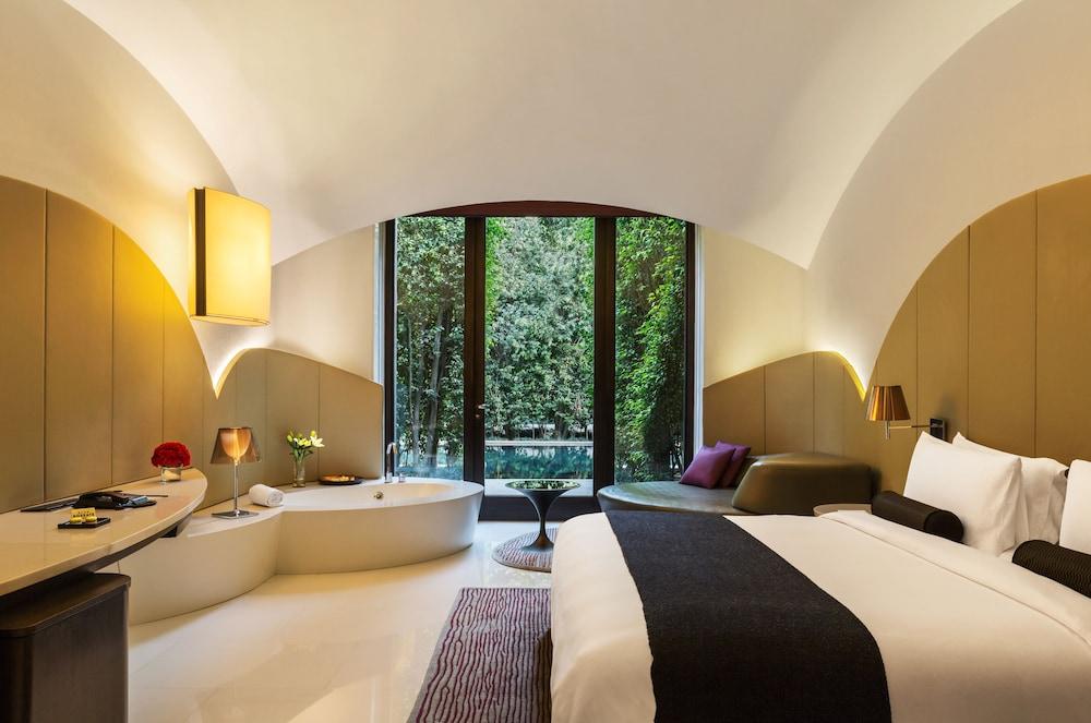 The Roseate Hotel New Delhi Exterior photo
