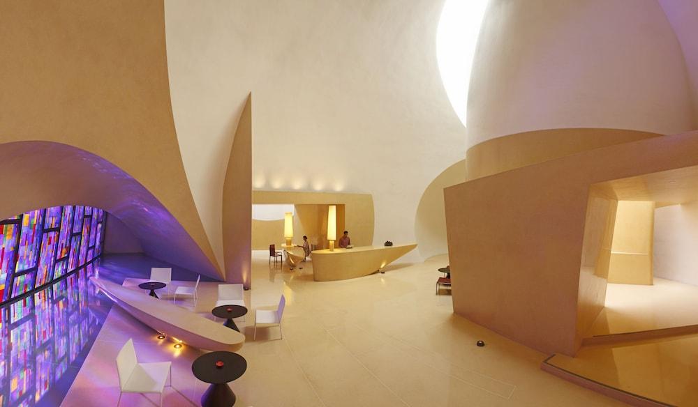 The Roseate Hotel New Delhi Exterior photo