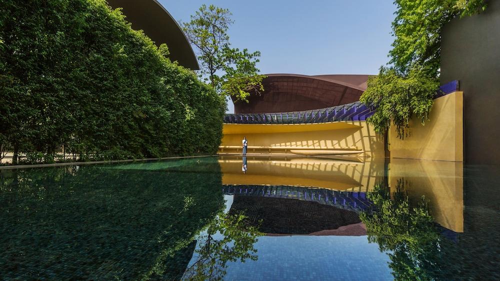 The Roseate Hotel New Delhi Exterior photo