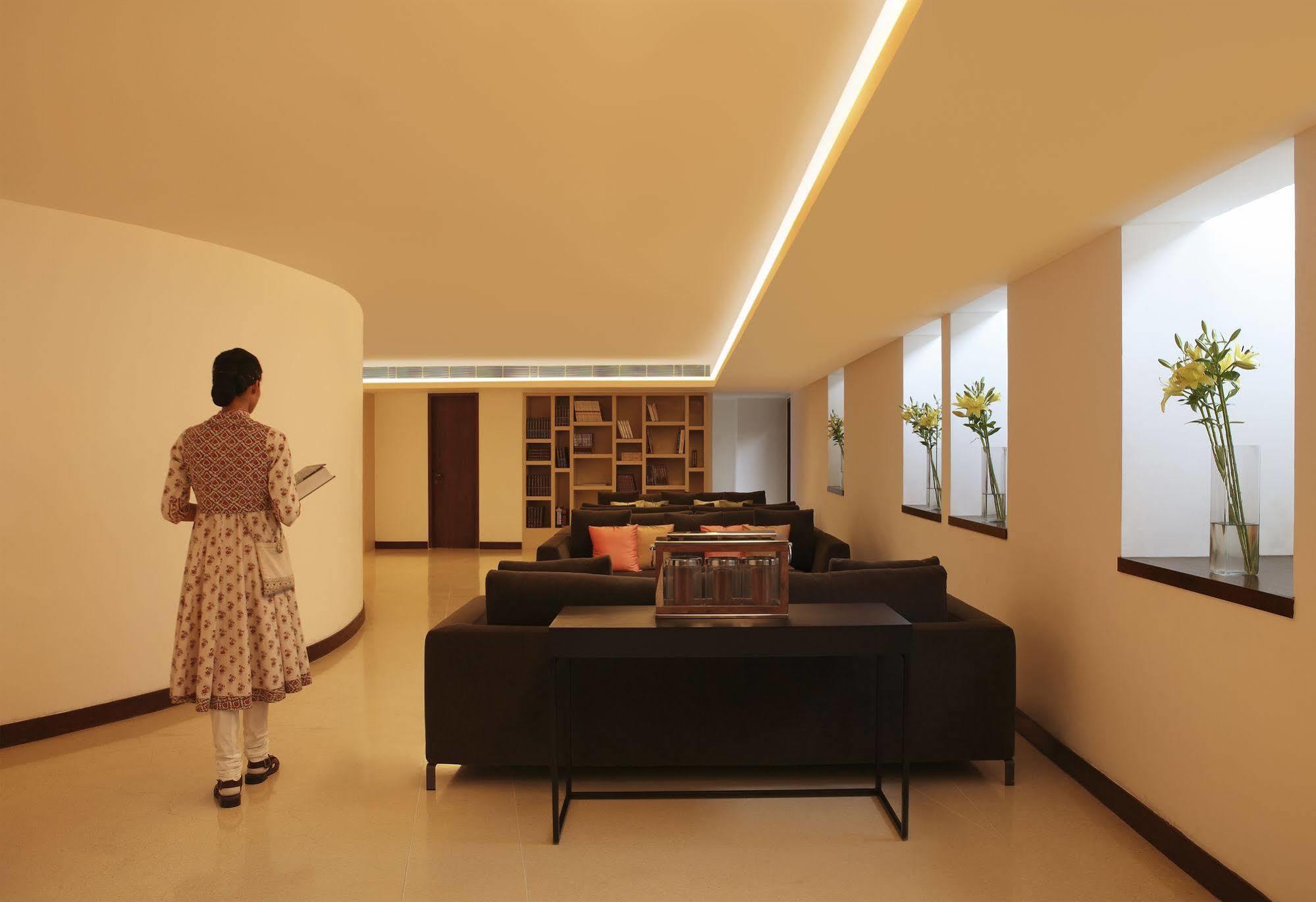 The Roseate Hotel New Delhi Exterior photo